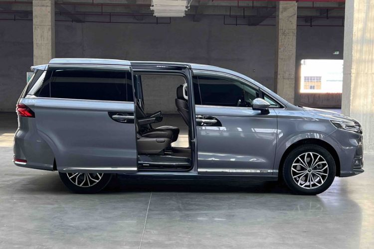 Used Roewe iMAX8 New Energy 2022 Silver Edition Exterior 8