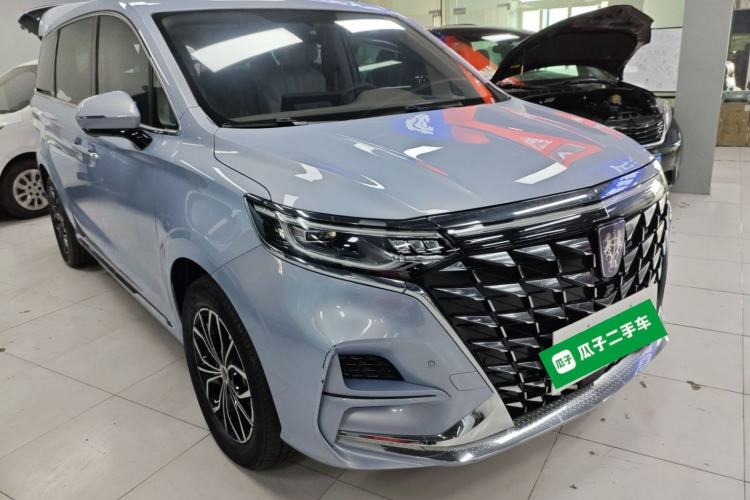 Used Roewe iMAX8 New Energy 2022 First-Class Platinum Edition Front Right 45 Deg