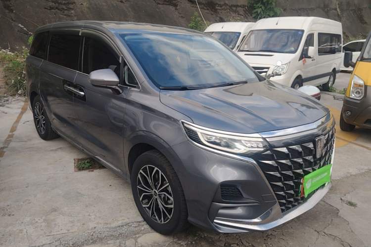 Used Roewe iMAX8 New Energy 2022 Silver Edition Front Right 45 Deg