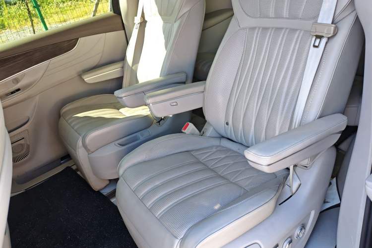 Used Roewe iMAX8 New Energy 2022 Golden Edition Interior 4