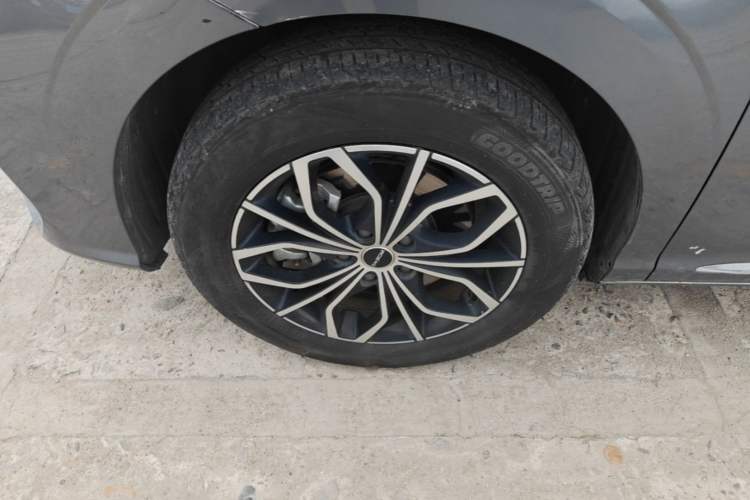 Used Roewe iMAX8 New Energy 2022 Silver Edition Left Front Wheel Hub