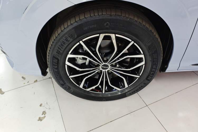 Used Roewe iMAX8 New Energy 2022 First-Class Platinum Edition Left Front Wheel Hub