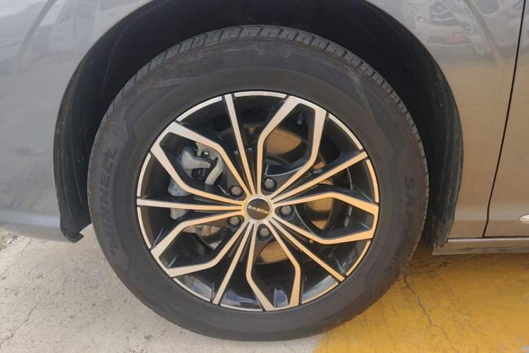 Used Roewe iMAX8 New Energy 2022 Silver Edition Left Front Wheel Hub