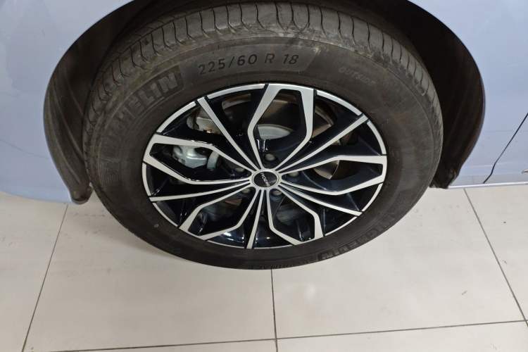 Used Roewe iMAX8 New Energy 2022 First-Class Platinum Edition Left Front Wheel Hub