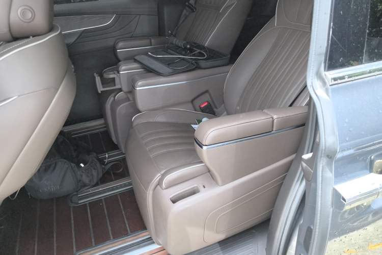 Used Roewe iMAX8 New Energy 2022 First-Class Platinum Edition Left Rear Seat