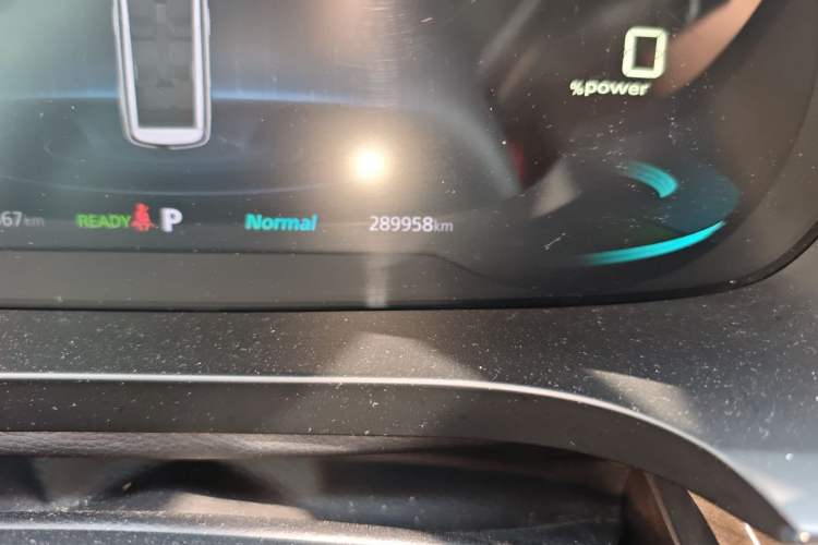 Used Roewe iMAX8 New Energy 2022 Silver Edition Odometer Close Up