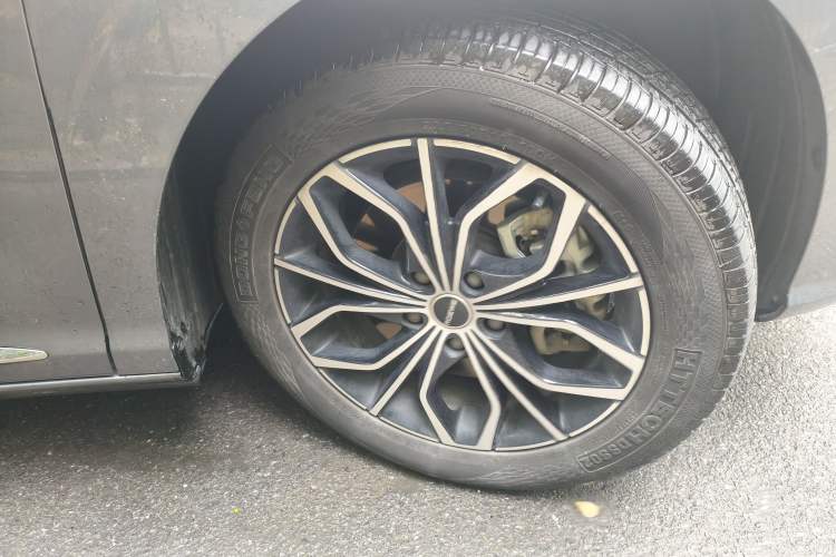 Used Roewe iMAX8 New Energy 2022 Silver Edition Right Front Wheel Hub