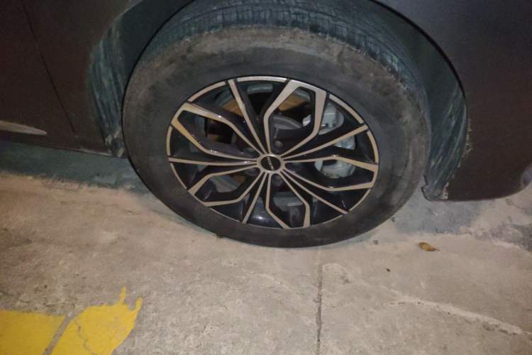 Used Roewe iMAX8 New Energy 2022 Silver Edition Right Front Wheel Hub