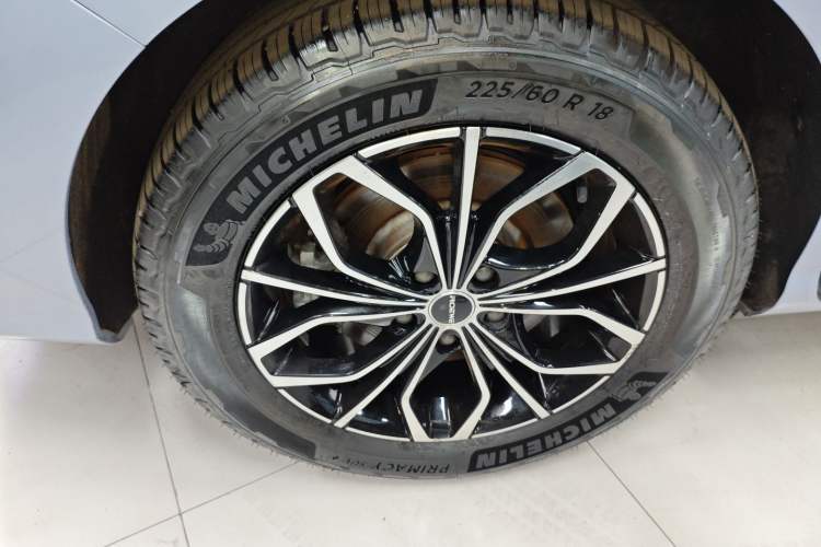 Used Roewe iMAX8 New Energy 2022 First-Class Platinum Edition Right Rear Wheel Hub