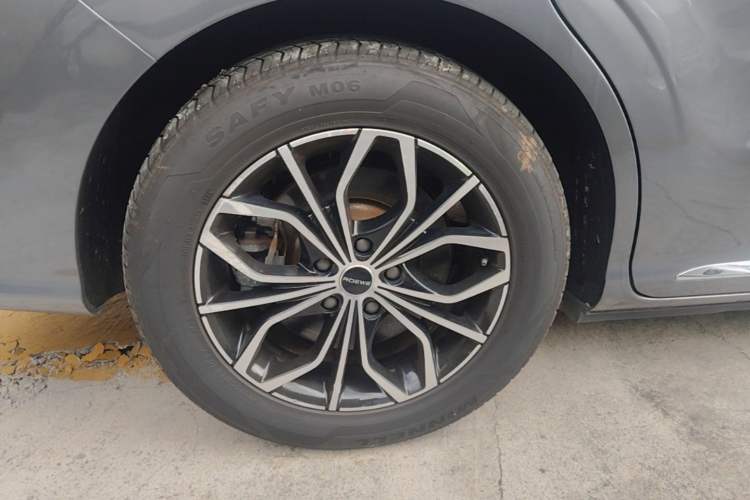 Used Roewe iMAX8 New Energy 2022 Silver Edition Right Rear Wheel Hub