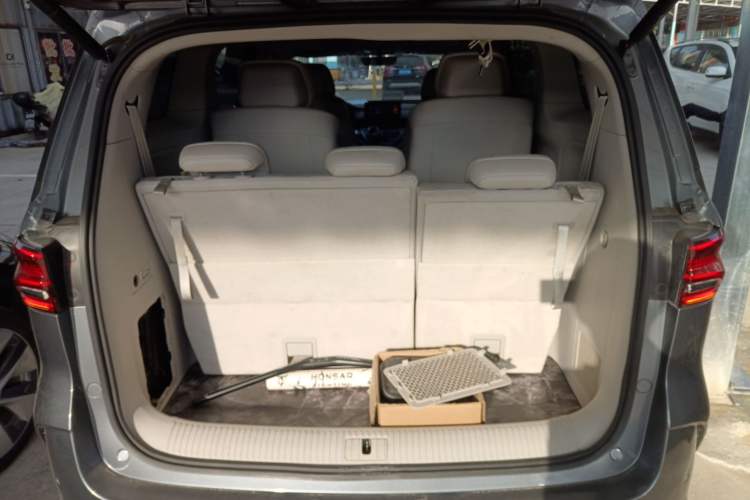 Used Roewe iMAX8 New Energy 2022 Golden Edition Trunk