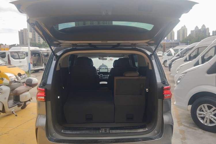 Used Roewe iMAX8 New Energy 2022 Silver Edition Trunk