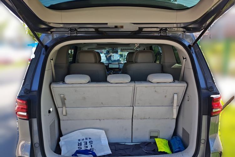 Used Roewe iMAX8 New Energy 2022 Golden Edition Trunk