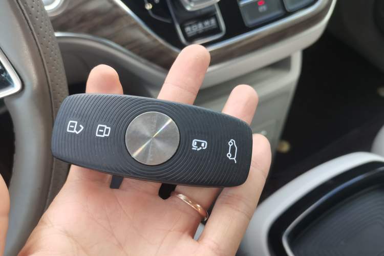 Used Roewe iMAX8 New Energy 2022 Golden Edition Interior 1