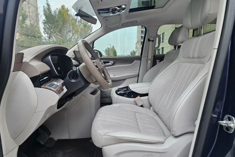 Used Roewe iMAX8 New Energy 2022 Golden Edition Interior 2