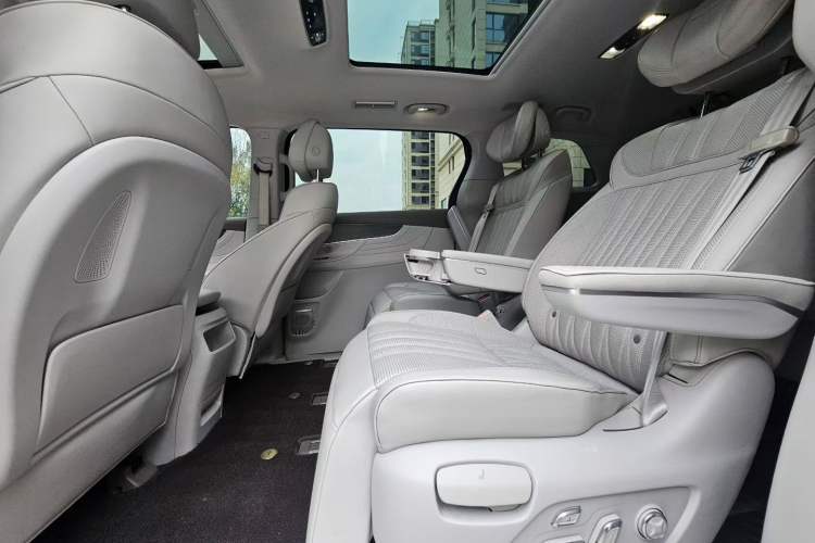 Used Roewe iMAX8 New Energy 2022 Golden Edition Interior 3