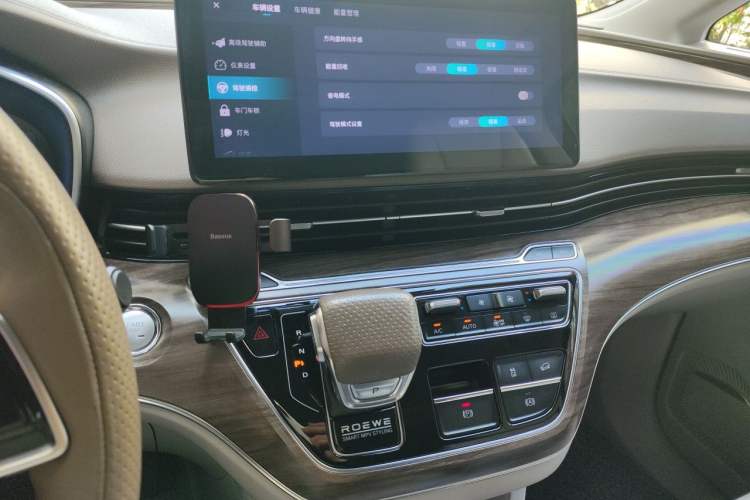 Used Roewe iMAX8 New Energy 2022 First-Class Platinum Edition Audio And AC Panel
