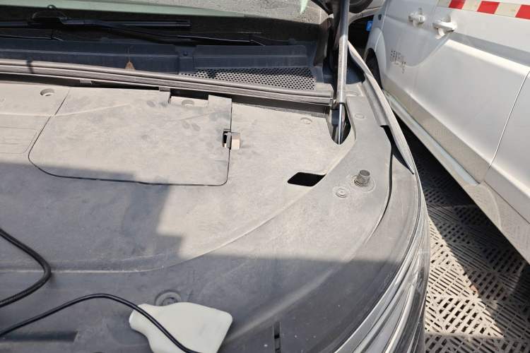 Used Roewe iMAX8 New Energy 2022 Silver Edition Engine Bay Left