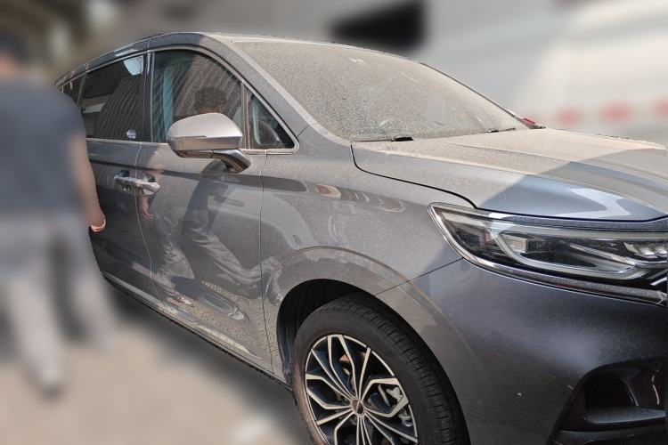 Used Roewe iMAX8 New Energy 2022 Silver Edition Front Right 45 Deg
