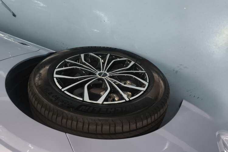 Used Roewe iMAX8 New Energy 2022 First-Class Platinum Edition Left Front Wheel Hub