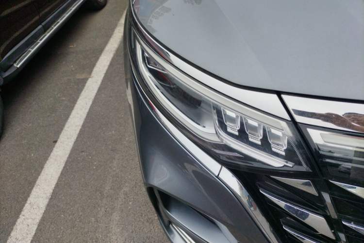 Used Roewe iMAX8 New Energy 2022 Golden Edition Right Front Headlight