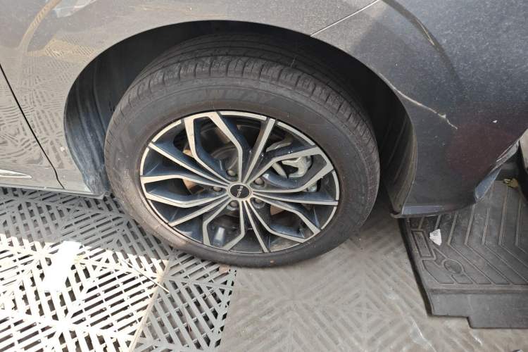 Used Roewe iMAX8 New Energy 2022 Silver Edition Right Front Wheel Hub