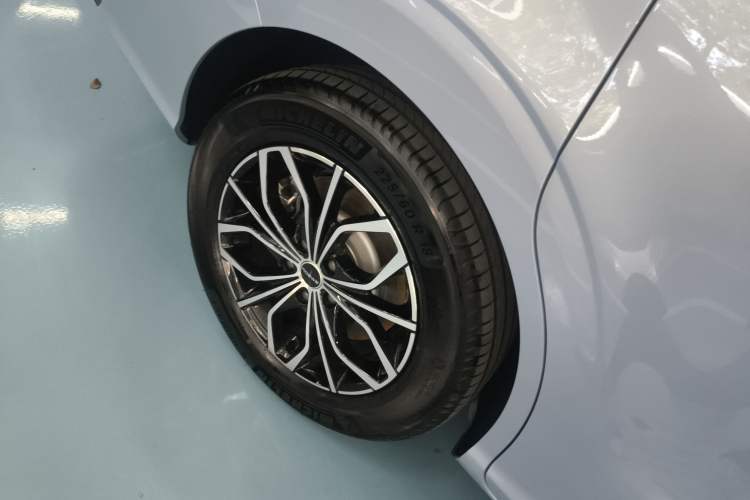 Used Roewe iMAX8 New Energy 2022 First-Class Platinum Edition Right Rear Wheel Hub