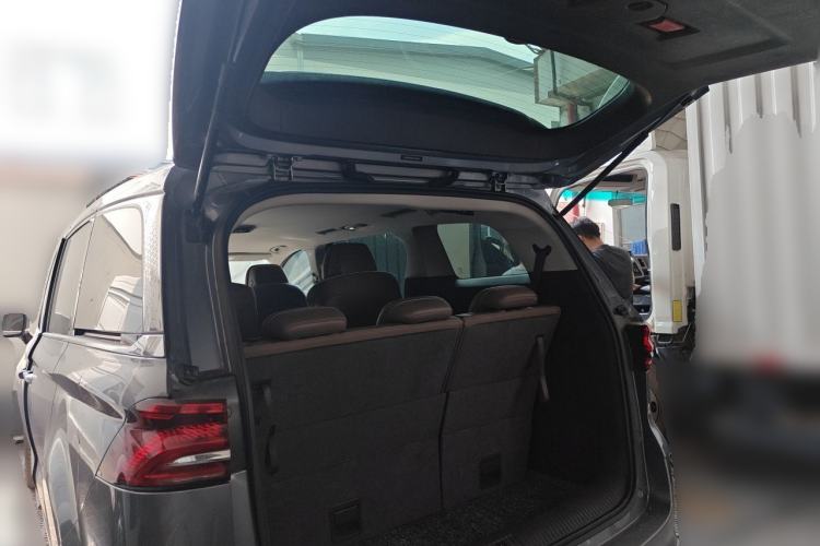Used Roewe iMAX8 New Energy 2022 Silver Edition Trunk