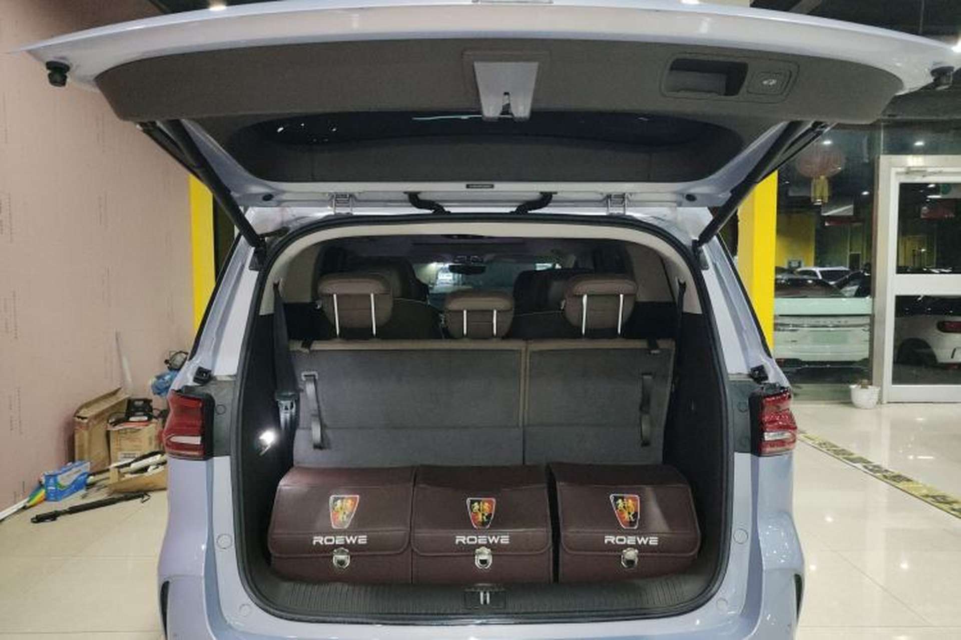 Used Roewe iMAX8 New Energy 2022 First-Class Platinum Edition Trunk