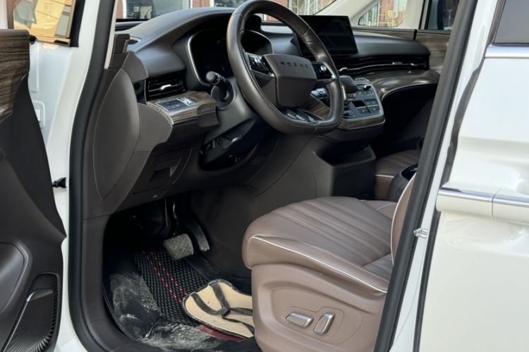 Used Roewe iMAX8 New Energy 2022 Golden Edition Interior 1
