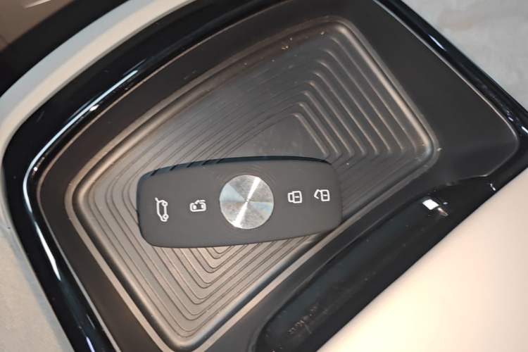 Used Roewe iMAX8 New Energy 2022 Golden Edition Interior 1