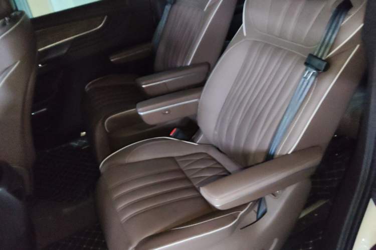 Used Roewe iMAX8 New Energy 2022 Golden Edition Interior 4