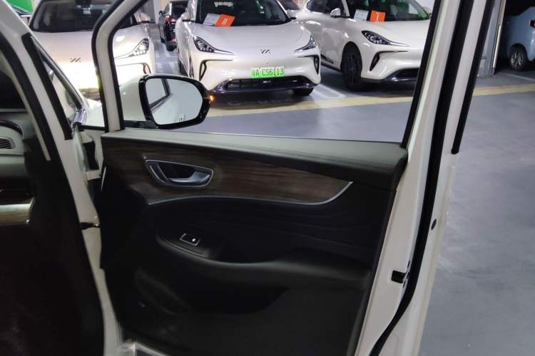 Used Roewe iMAX8 New Energy 2022 Golden Edition Interior 5