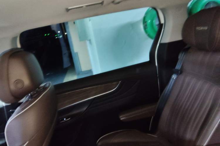 Used Roewe iMAX8 New Energy 2022 Golden Edition Interior 6