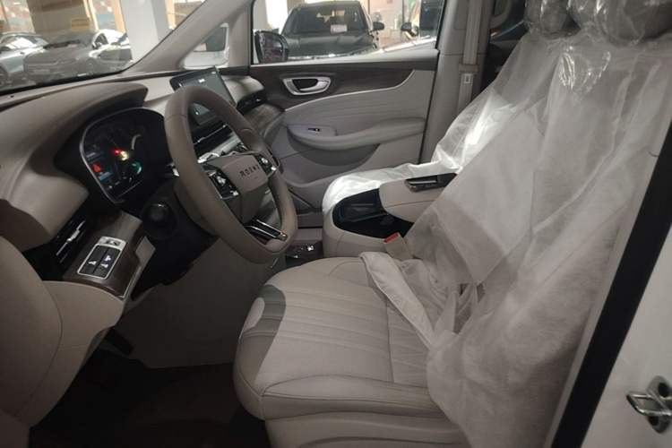 Used Roewe iMAX8 New Energy 2022 Golden Edition Left Front Seat