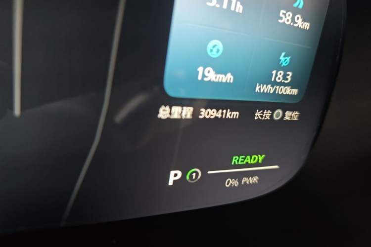 Used Roewe iMAX8 New Energy 2022 First-Class Titanium Edition Odometer Close Up