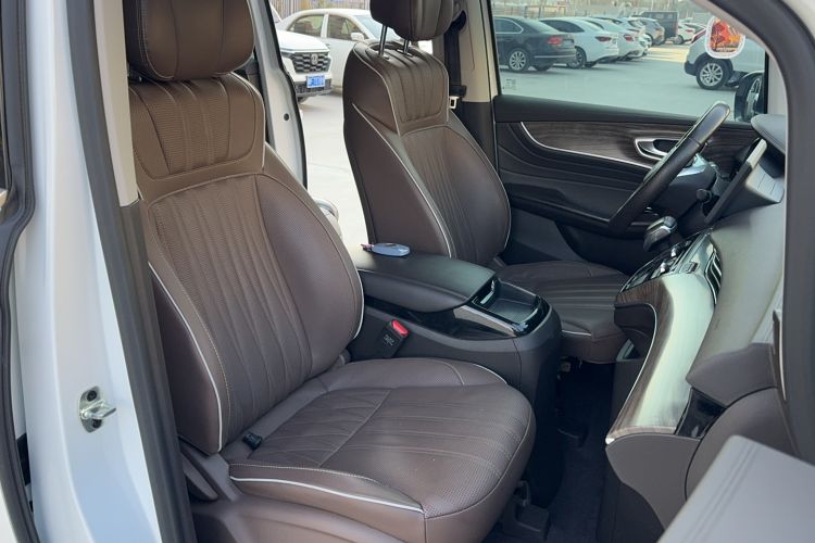 Used Roewe iMAX8 New Energy 2022 Golden Edition Right Front Seat