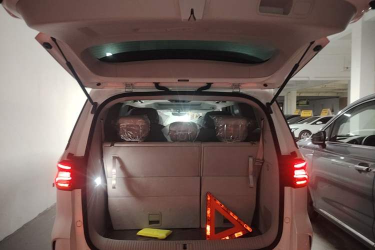 Used Roewe iMAX8 New Energy 2022 Golden Edition Trunk