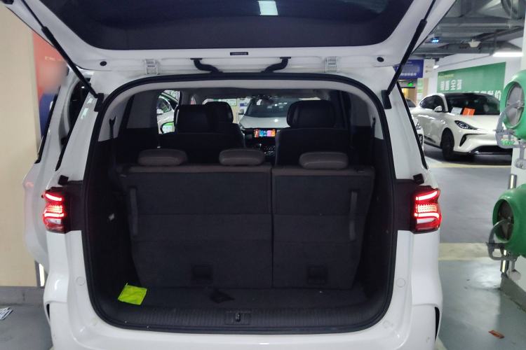 Used Roewe iMAX8 New Energy 2022 Golden Edition Trunk