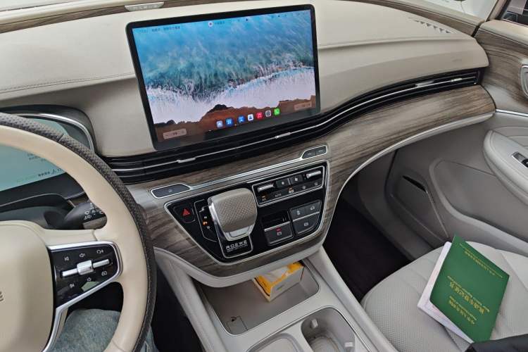 Used Roewe iMAX8 New Energy 2025 1.5T DMH Lu Zun Deluxe Edition Audio And AC Panel