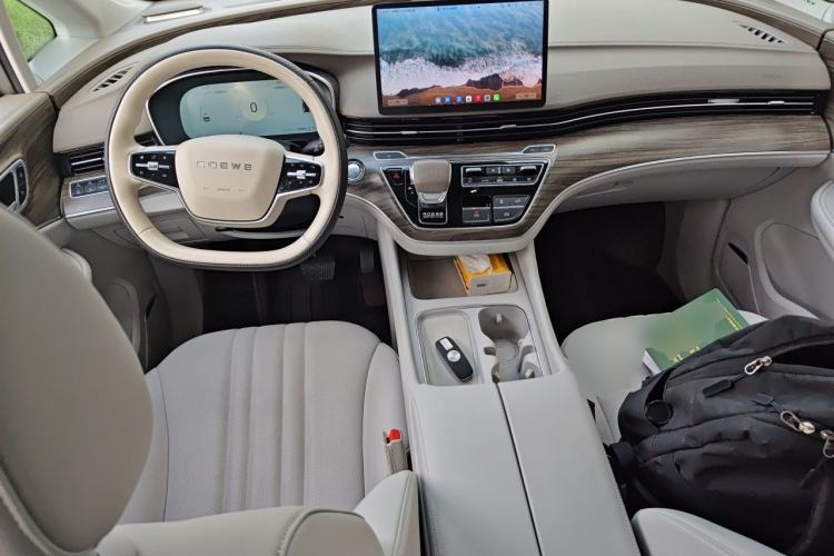 Used Roewe iMAX8 New Energy 2025 1.5T DMH Lu Zun Deluxe Edition Center Console