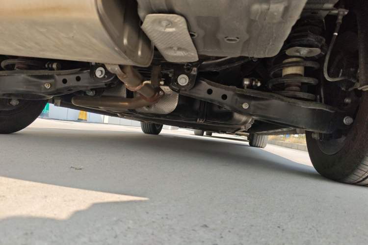 Used Roewe iMAX8 New Energy 2025 1.5T DMH Lu Zun Deluxe Edition Chassis Rear