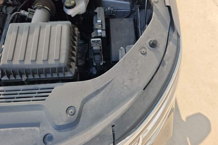 Used Roewe iMAX8 New Energy 2025 1.5T DMH Lu Zun Deluxe Edition Engine Bay Left