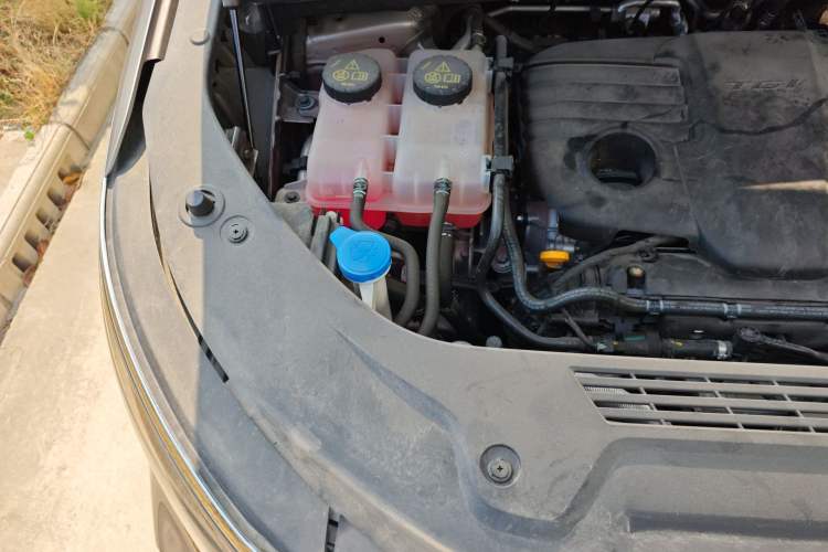 Used Roewe iMAX8 New Energy 2025 1.5T DMH Lu Zun Deluxe Edition Engine Bay Right