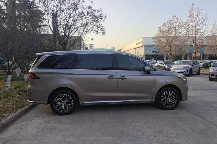 Used Roewe iMAX8 New Energy 2025 1.5T DMH Lu Zun Deluxe Edition Exterior 3
