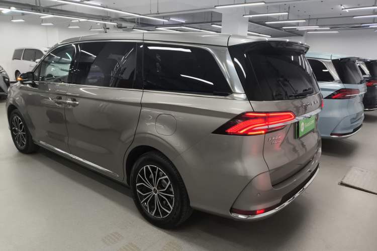 Used Roewe iMAX8 New Energy 2025 1.5T DMH Lu Zun Deluxe Edition Exterior 3