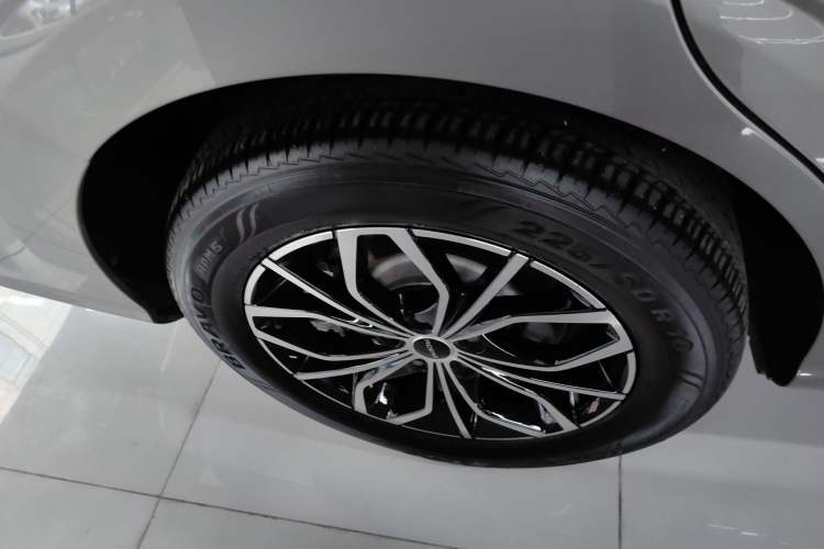 Used Roewe iMAX8 New Energy 2025 1.5T DMH Lu Zun Deluxe Edition Exterior 8