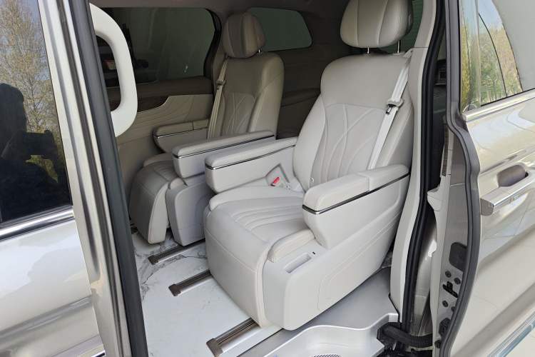 Used Roewe iMAX8 New Energy 2025 1.5T DMH Lu Zun Deluxe Edition Interior 1