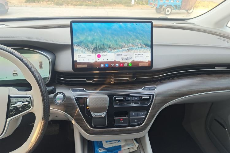 Used Roewe iMAX8 New Energy 2025 1.5T DMH Lu Zun Deluxe Edition Interior 3