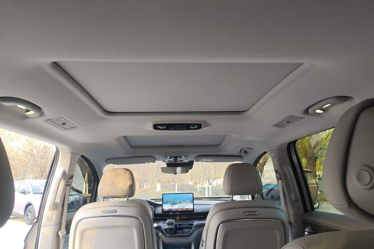 Used Roewe iMAX8 New Energy 2025 1.5T DMH Lu Zun Deluxe Edition Interior 4